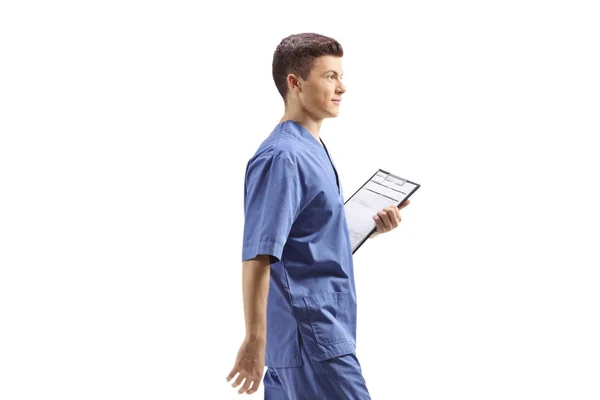 Profilbild Ung Manlig Sjukvårdspersonal Blå Uniform Som Håller Skrivskiva Isolerad — Stockfoto