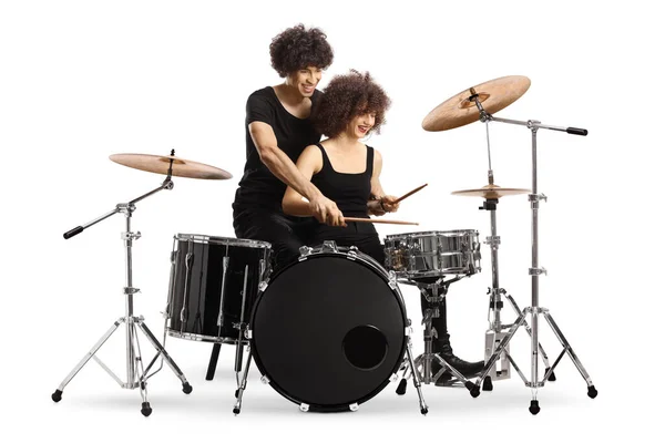 Mladý Muž Učí Ženu Hrát Bubny Izolované Bílém Pozadí — Stock fotografie