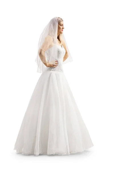 新娘的全长侧面照 新娘的面纱与白色背景隔离 — 图库照片
