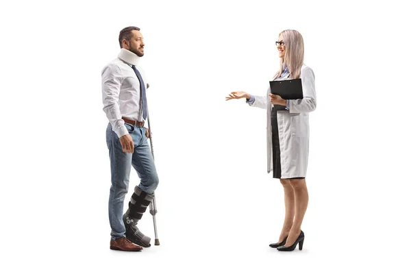 Female Doctor Talking Injured Man Orthopedic Boot Cervical Collar Isolated — Stock Photo, Image