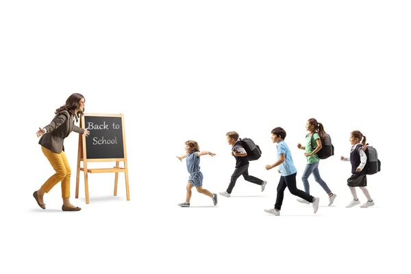 Група Дітей Біжить Вчителя Дошки Ізольовані Білому Тлі — стокове фото