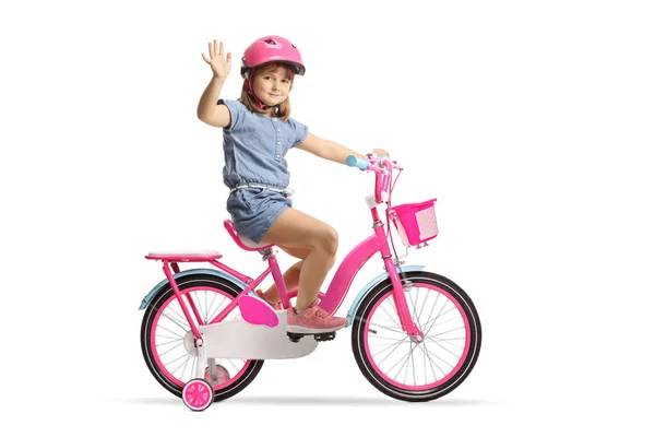 Meisje Rijden Een Fiets Met Een Helm Zwaaien Camera Geïsoleerd — Stockfoto