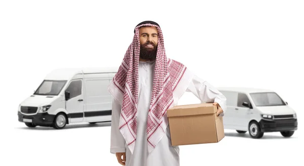 Saudiarabiska Arab Man Thobe Håller Pappkartong Framför Skåpbilar Isolerade Vit — Stockfoto