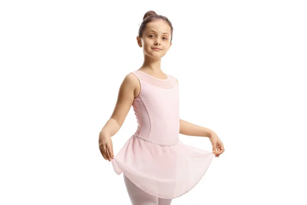 穿着粉色衣服的小芭蕾舞演员被白色背景隔离了 — 图库照片
