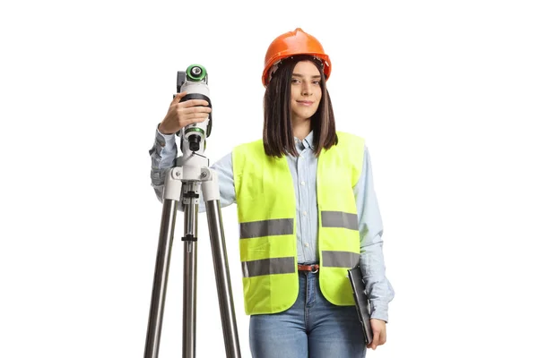 白い背景に隔離された測定装置を持つ女性測地測量士 — ストック写真