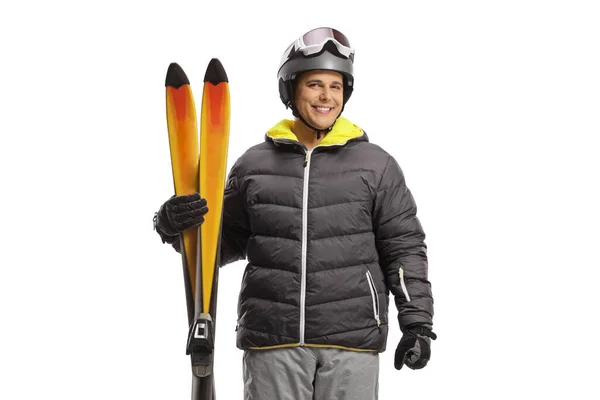 Homme Vêtu Une Veste Ski Bottes Tenant Une Paire Skis — Photo
