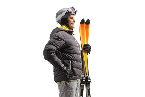 Profilbild Eines Mannes Mit Einem Paar Skier Auf Weißem Hintergrund — Stockfoto