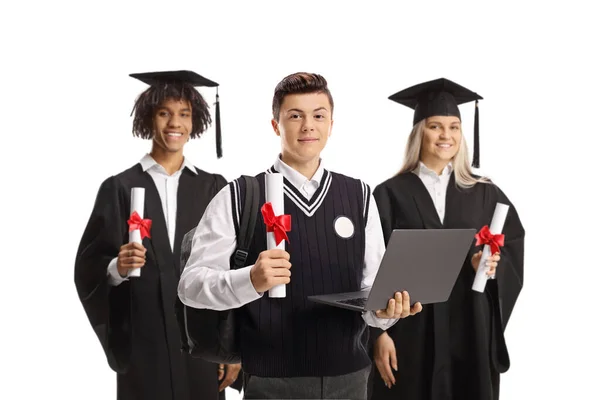 Schoolboy Com Computador Portátil Posando Com Estudantes Pós Graduação Isolados — Fotografia de Stock