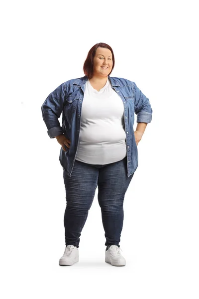 Übergewichtige Junge Frau Lässiger Kleidung Steht Isoliert Lächelnd Auf Weißem — Stockfoto