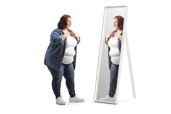 Overgewicht Casual Jonge Vrouw Krijgen Klaar Voor Een Spiegel Geïsoleerd — Stockfoto