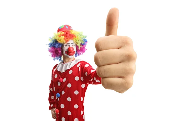 Lustige Clown Gestikuliert Daumen Nach Oben Isoliert Auf Weißem Hintergrund — Stockfoto