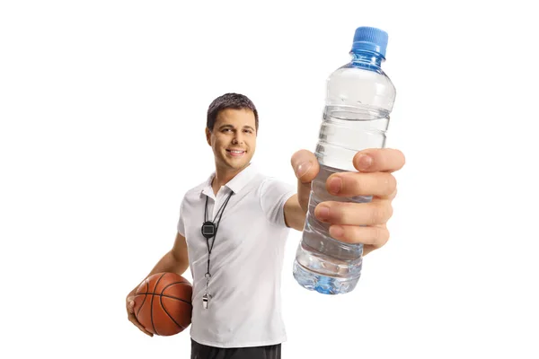 Basketbalový Trenér Drží Míč Láhev Vody Izolované Bílém Pozadí — Stock fotografie
