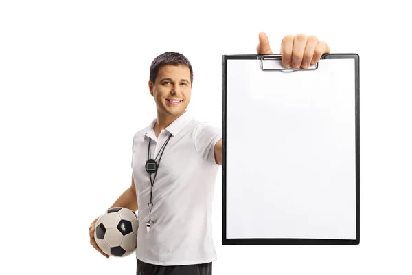 Fußballtrainer Mit Ball Und Klemmbrett Auf Weißem Hintergrund — Stockfoto