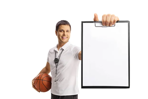 Basketbal Trenér Drží Míč Ukazuje Papírový Dokument Izolované Bílém Pozadí — Stock fotografie