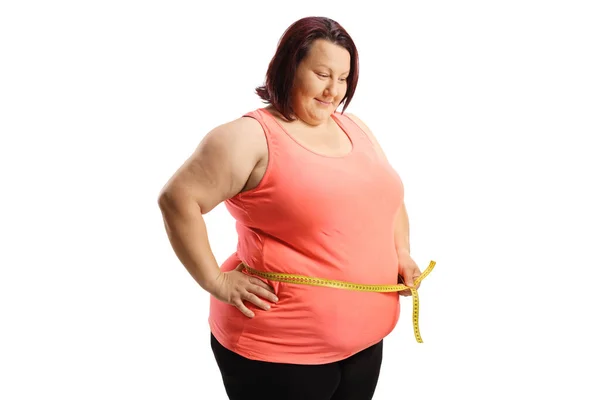 体重超标的女人测量她的腰围 在白色的背景上孤立地向下看 — 图库照片