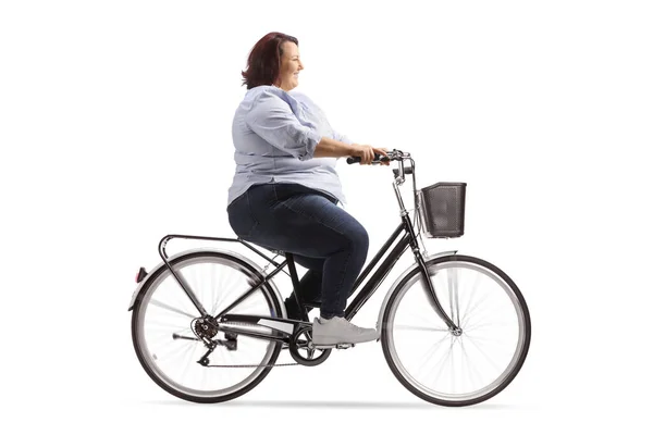 Överviktig Kvinna Cyklar Isolerad Vit Bakgrund — Stockfoto