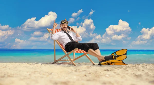 Businessman Snorkelling Fins Mask Sitting Bech Chair Sea Making Phone — Stok fotoğraf