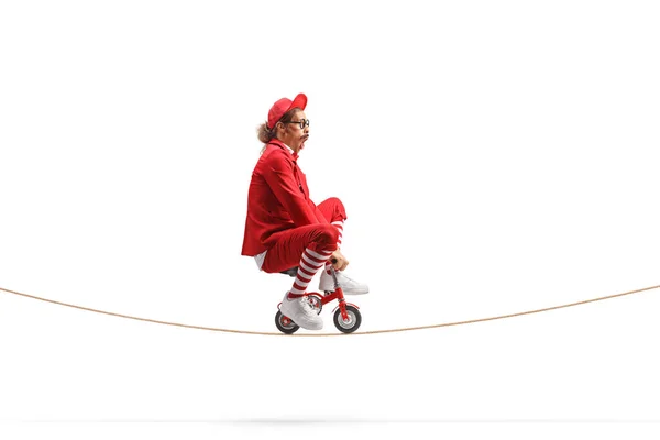 Man Röd Kostym Rida Liten Röd Cykel Ett Rep Isolerad — Stockfoto