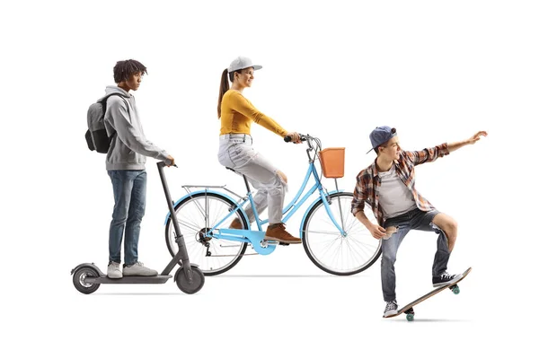 Gen Leute Auf Einem Elektroroller Einem Fahrrad Und Einem Skateboard — Stockfoto