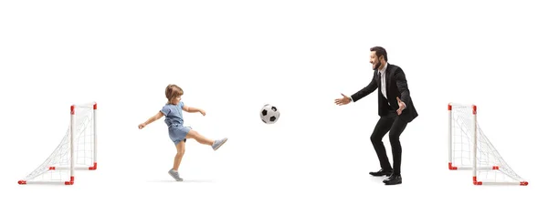 Маленька Дівчинка Грає Футбол Батьком Ізольовано Білому Тлі — стокове фото