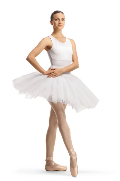 身着白色燕尾服的芭蕾舞女在白色背景下显得孤立无援 — 图库照片