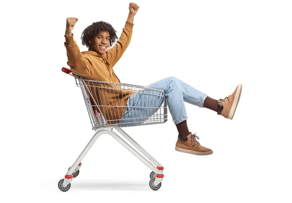 Beyaz Arka Planda Izole Edilmiş Alışveriş Arabasında Oturan Mutlu Afrikalı — Stok fotoğraf