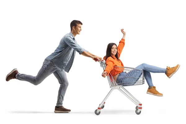 Erkek Arkadaşı Beyaz Arka Planda Izole Edilmiş Alışveriş Arabasının Içinde — Stok fotoğraf