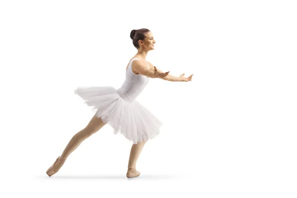 身着白色燕尾服的芭蕾舞演员在白色背景下跳舞的全长肖像 — 图库照片