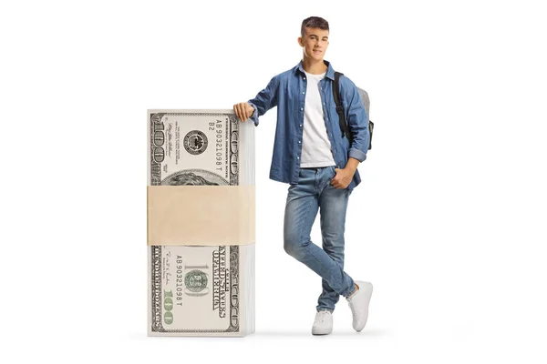 Mannelijke Student Leunend Een Stapel Van Ons Dollar Bankbiljetten Geïsoleerd — Stockfoto