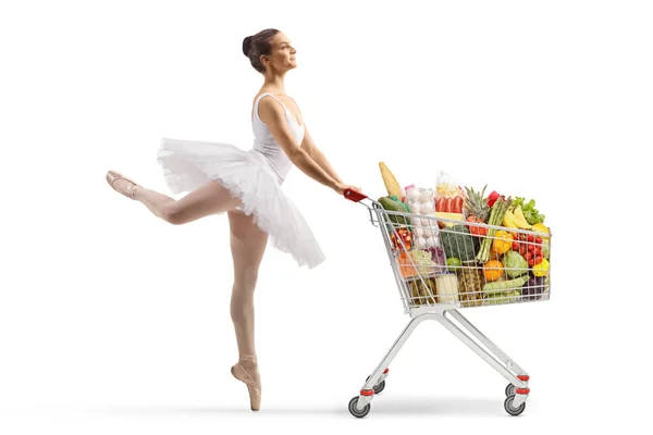 Ganztägige Profilaufnahme Einer Ballerina Die Tanzt Und Einen Einkaufswagen Mit — Stockfoto