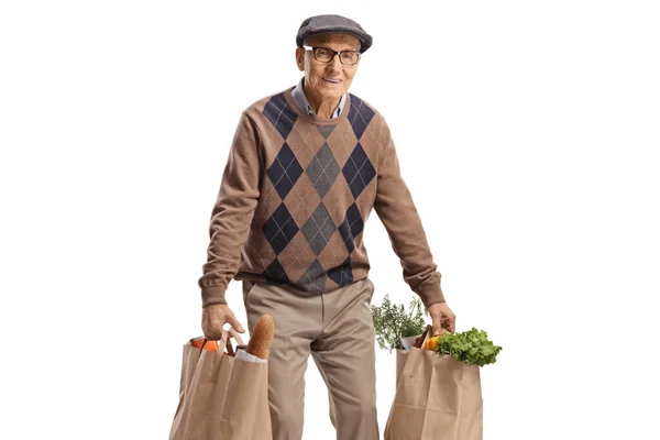 白い背景に隔離された食料品袋を運ぶ疲れた老人 — ストック写真