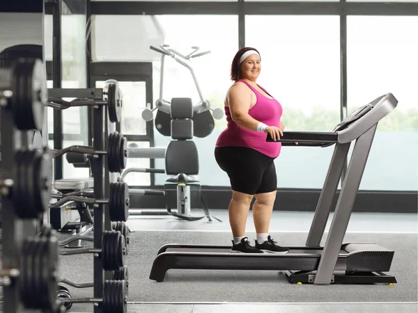 Smiling Young Corpulent Woman Standing Treadmill Gym Looking Camera — Stock Photo, Image