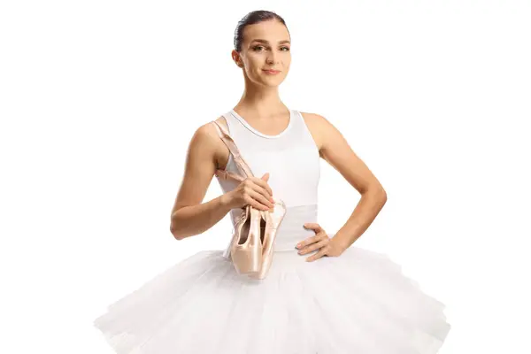 芭蕾舞女带着脚尖鞋 在白色背景下面带微笑 — 图库照片