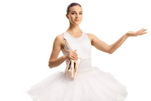 Ballerina Hält Zehenschuhe Und Gestikuliert Mit Der Hand Isoliert Auf — Stockfoto