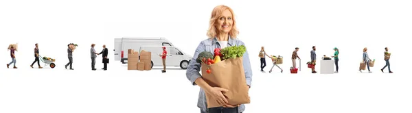 Rolnicy Dostarczający Żywność Rynek Kobieta Pozująca Torbą Spożywczą Odizolowaną Białym — Zdjęcie stockowe