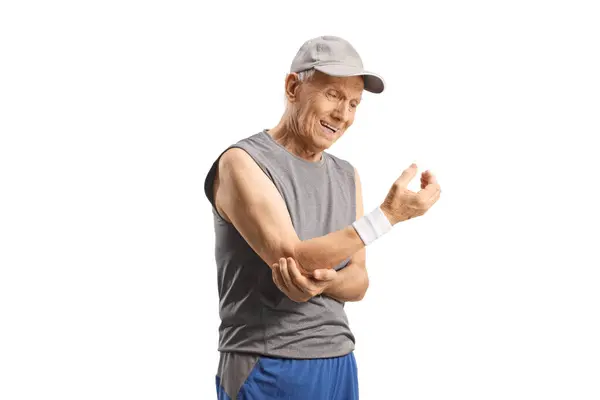 白い背景に隔離された痛みを伴う肘を保持するスポーツウェアの高齢男性 — ストック写真
