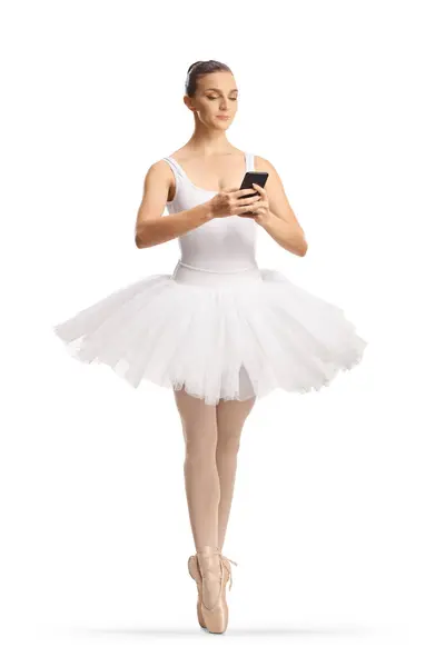 Fotografía Completa Una Bailarina Usando Smartphone Aislado Sobre Fondo Blanco —  Fotos de Stock