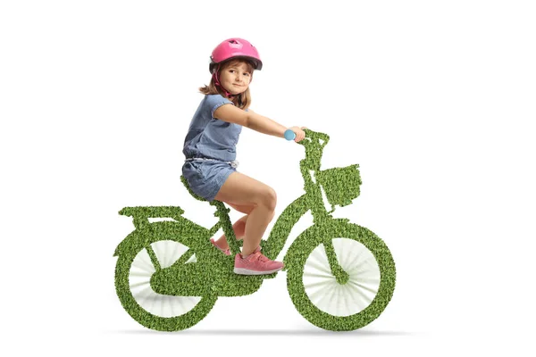 Дівчина Катається Зеленому Еко Велосипеді Шоломом Дивиться Камеру Ізольовано Білому — стокове фото