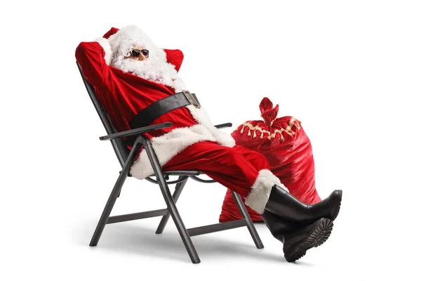 Santa Claude Portant Des Lunettes Soleil Profitant Dans Une Chaise — Photo