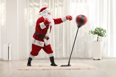 Evde Noel Baba eğitim kutusunun tam boy profil çekimi