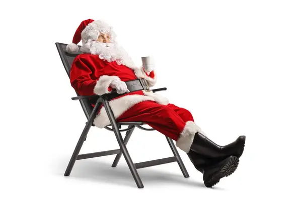 Père Noël Assis Sur Une Chaise Avec Une Tasse Thé — Photo