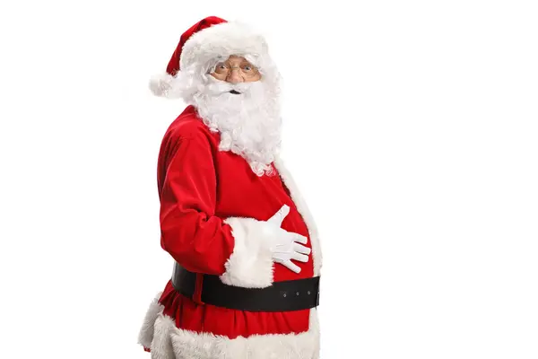Zdjęcie Boku Świętego Mikołaja Trzymającego Brzuch Patrzącego Kamerę Odizolowaną Białym — Zdjęcie stockowe