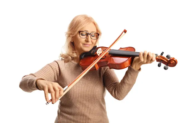 Glad Mogen Kvinna Med Glasögon Spelar Fiol Isolerad Vit Bakgrund — Stockfoto