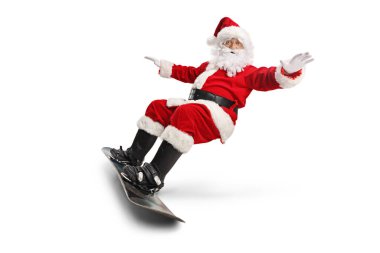 Beyaz arka planda izole edilmiş kar kaykayı süren Noel Baba.