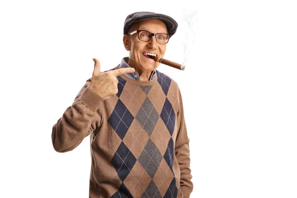 Starší Pán Kouří Doutník Ukazuje Izolované Bílém Pozadí — Stock fotografie