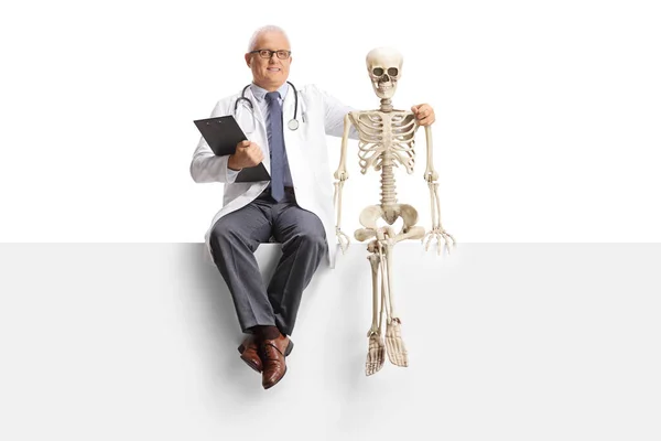 Doctor Sitting Blank Panel Hugging Human Skeleton Isolated White Background — Stock Photo, Image