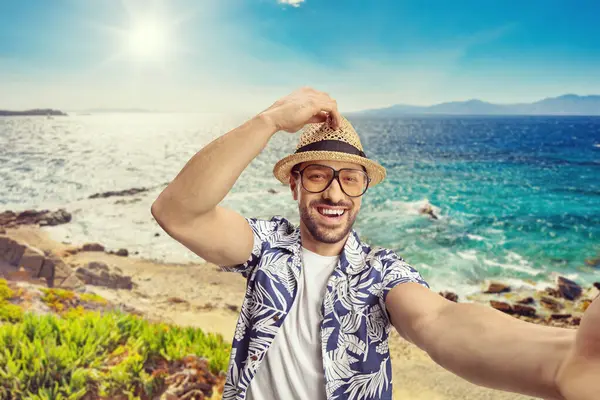 Young Man Straw Hat Glasses Taking Selfie Sea Greece — Stock Photo, Image