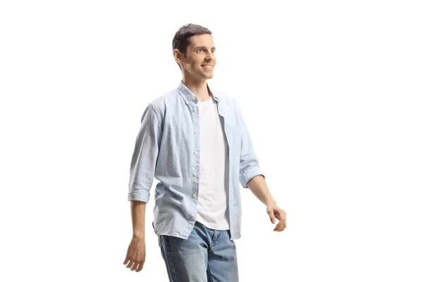 Młody Mężczyzna Dżinsach Koszuli Spaceruje Odizolowany Białym Tle — Zdjęcie stockowe