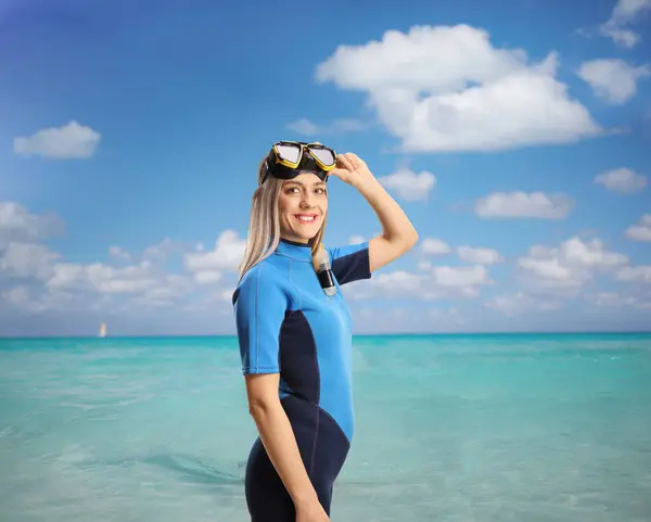 Woman Wetsuit Sea Diving Mask Suit — Stockfoto