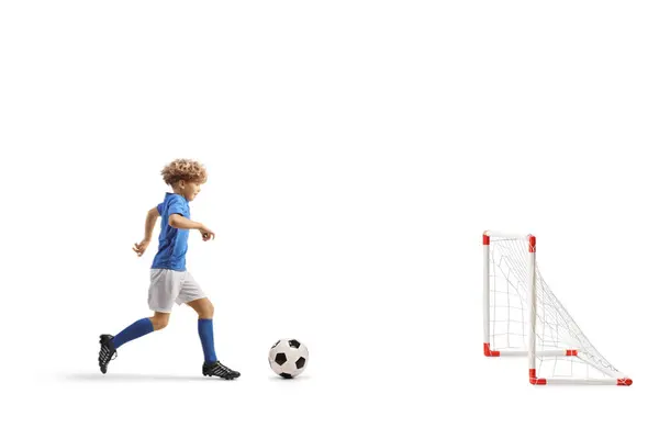 Volledige Profiel Schot Van Een Jongen Die Met Een Voetbal — Stockfoto